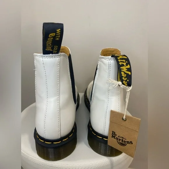 Dr. Martens White Smooth Leather Chelsea Boots unisex ladies size 9 Men 8 NWOB - Picture 7 of 11